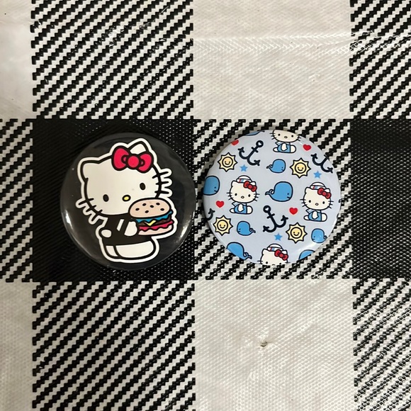 Hello Kitty Buttons. - Picture 1 of 3